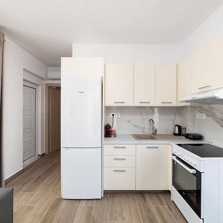 E.Berdufi Apartament Sea View Элунда Экстерьер фото